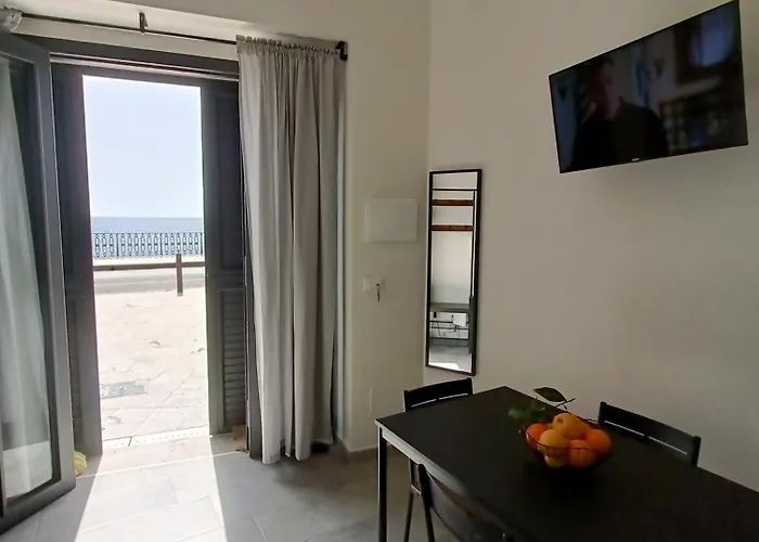 Casa Del Sole Fronte Mare Apartment