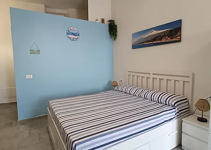 Apartment Casa Del Sole Fronte Mare Giardini Naxos